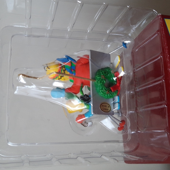 Carlton Tree Ornament - Picture 3 of 8